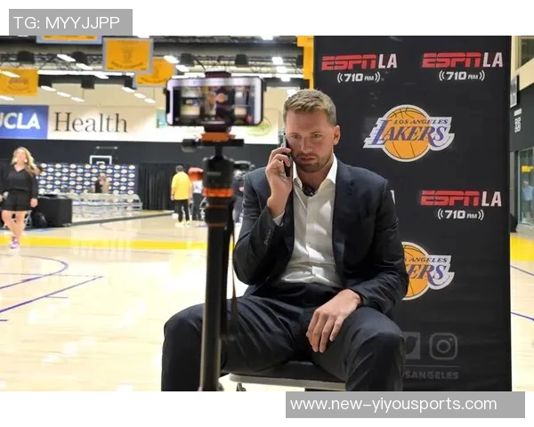 艾顿称赞东契奇为挡拆天才直言其球场视野如同长了眼睛